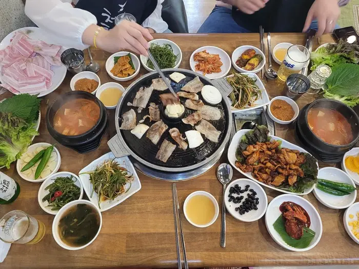 춘천하우스 · 음식점