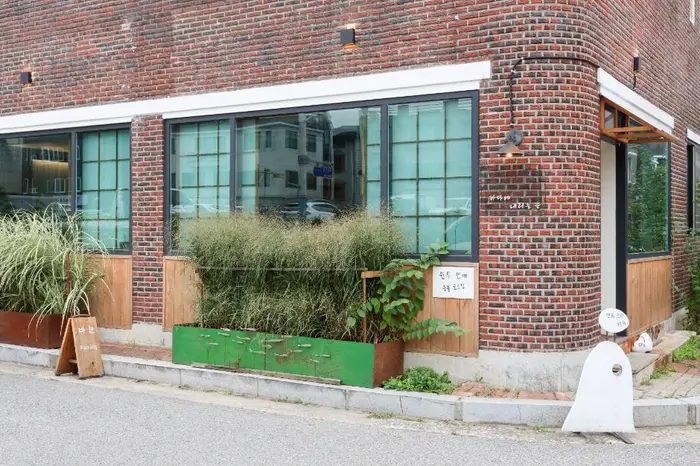 바다에 내리는 눈 · 음식점