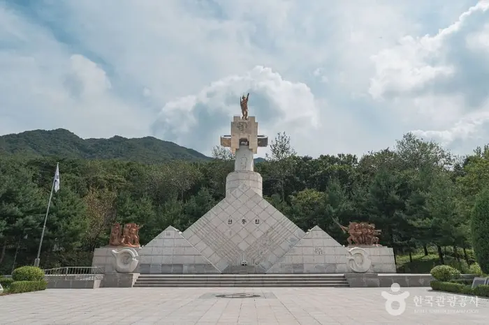 현충탑(하남) · 관광지