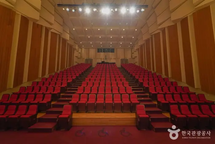 꿈의숲 아트센터 · 문화시설
