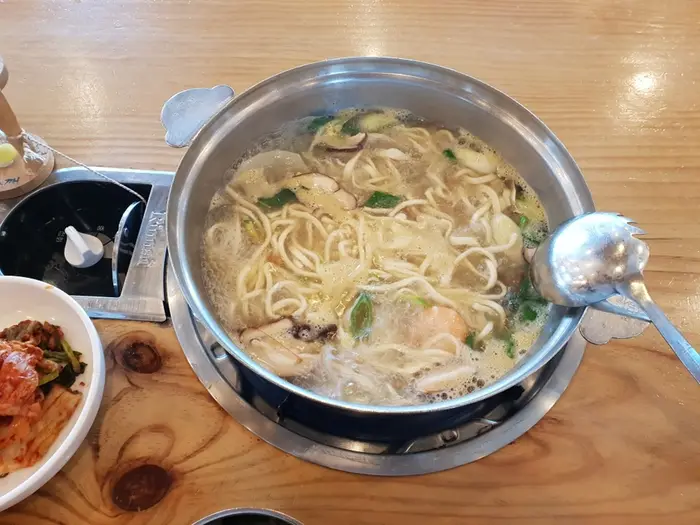 작동홍두깨칼국수 · 음식점