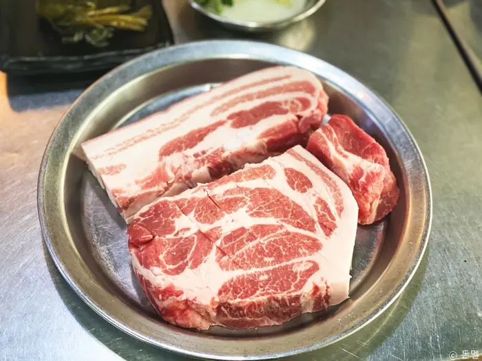 돈멜 · 음식점