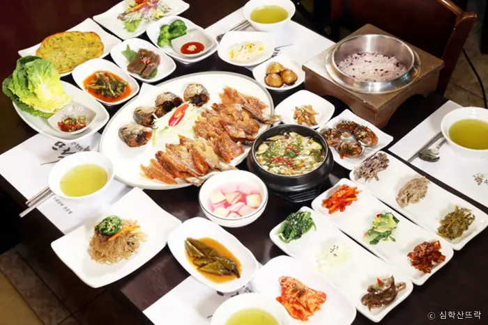 심학산 뜨락 · 음식점