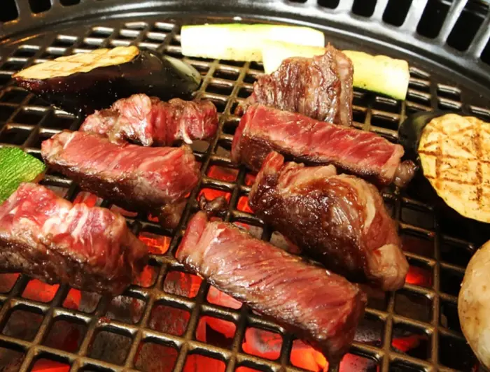 핑크솔트 숯불구이 · 음식점