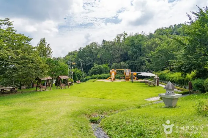 초록산산림욕장 · 관광지