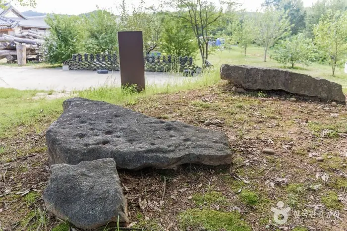 금산 천내리 용화리 고인돌 · 관광지