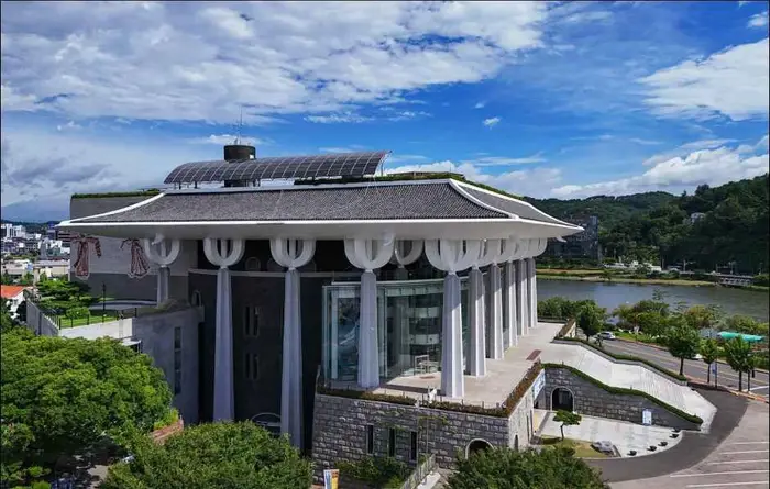경상남도문화예술회관 · 문화시설