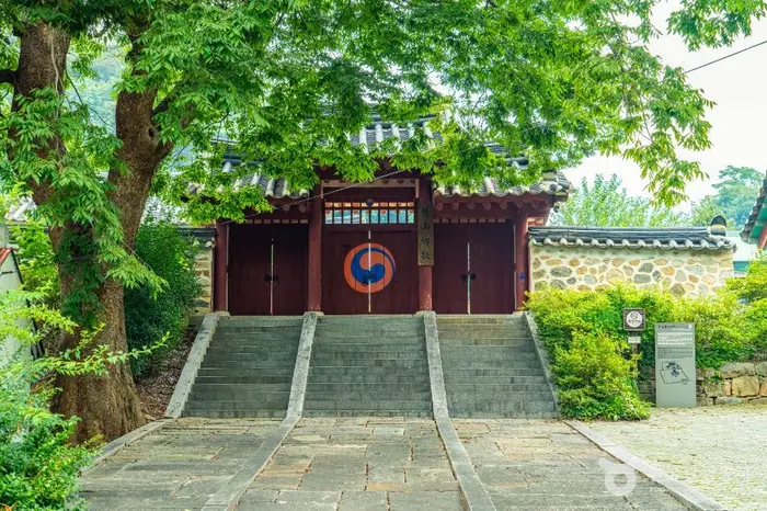죽산향교 · 관광지