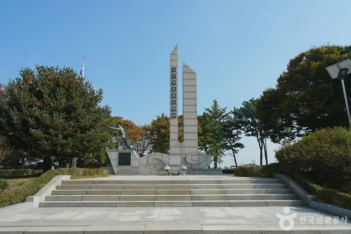 해군영흥도 전적비 · 관광지