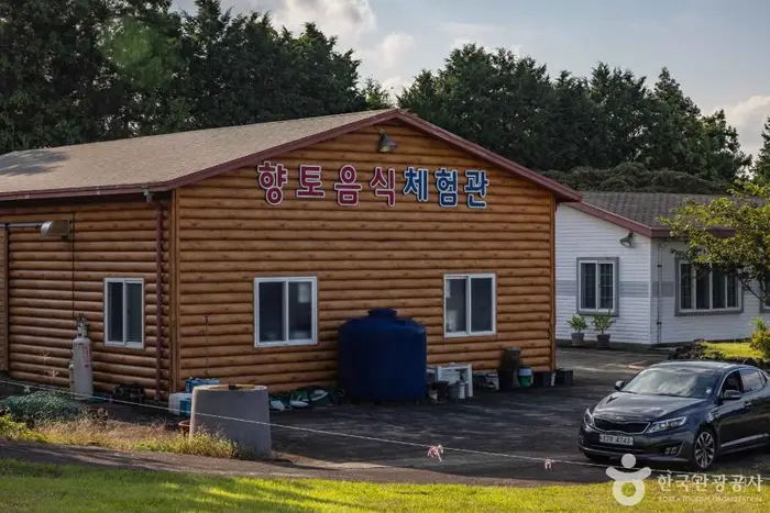 제주 명도암참살이마을 · 관광지