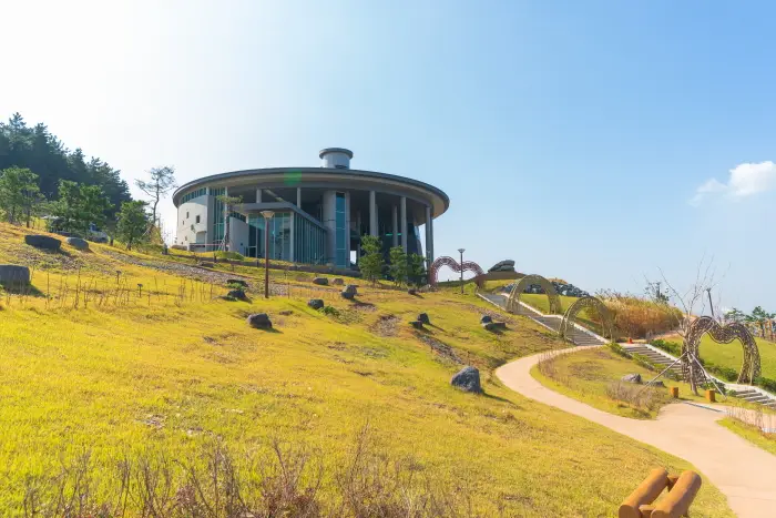 연오랑세오녀테마공원 귀비고 · 관광지