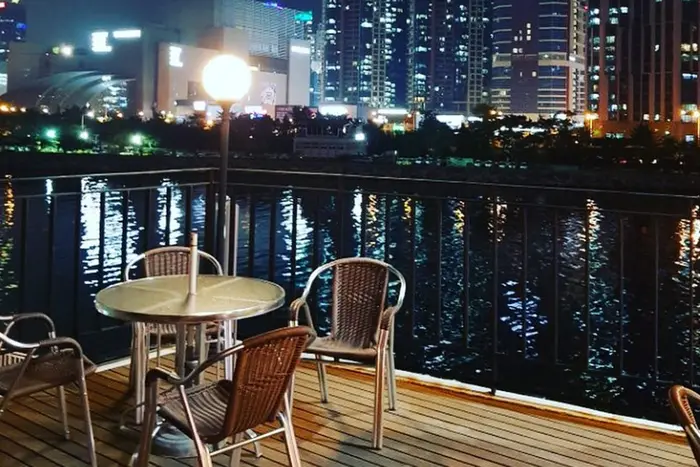 비스포레 · 음식점