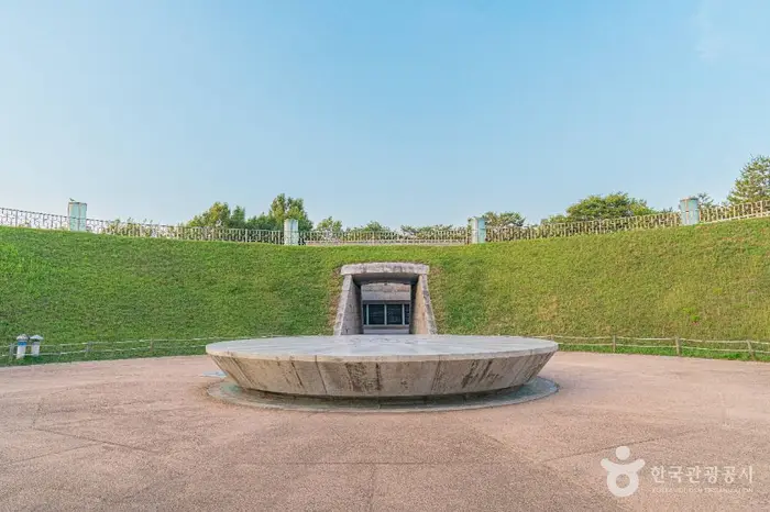 남산골공원서울천년타임캡슐광장 · 문화시설
