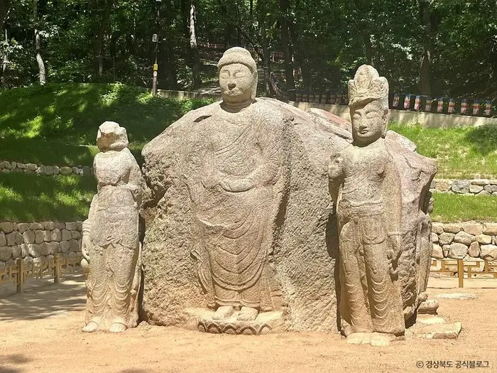 경주 굴불사지 석조사면불상 · 관광지
