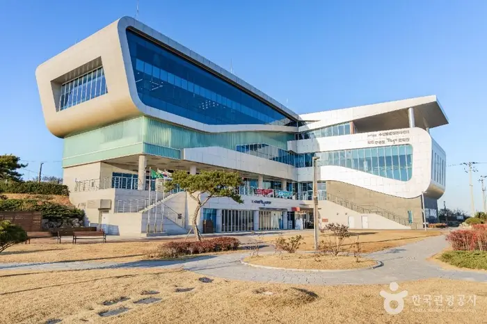구룡포과메기문화관 · 문화시설