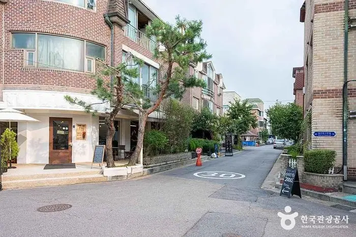 앤티크거리 보넷길 · 관광지
