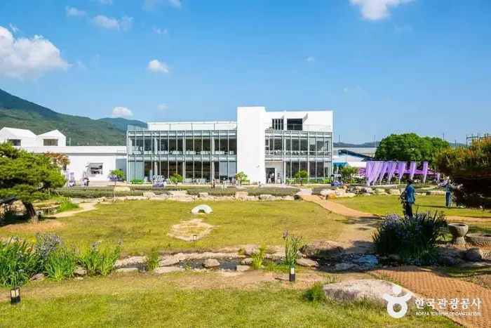느티나무의사랑카페 · 음식점