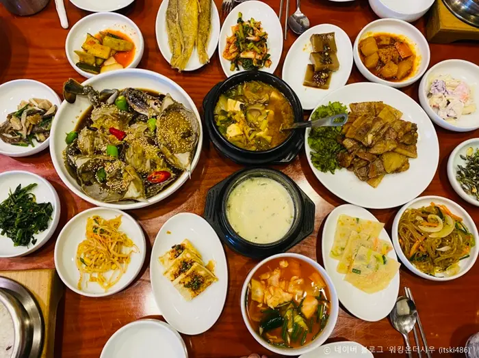 황토방 한정식 · 음식점
