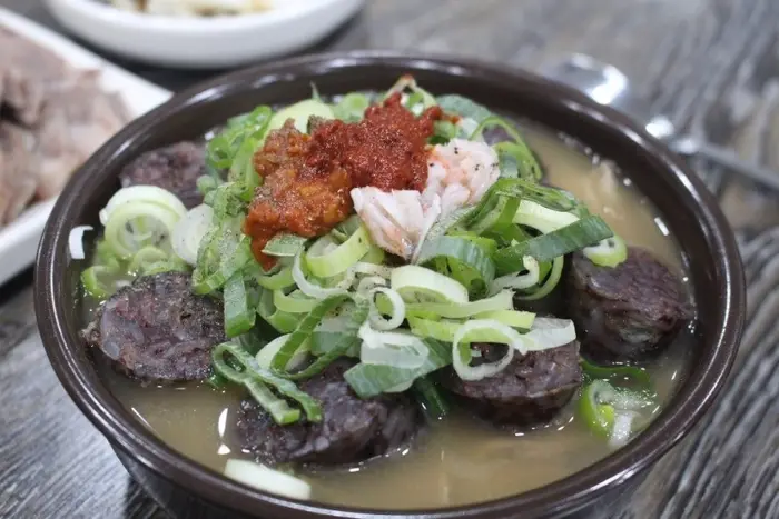 청도돼지국밥 · 음식점