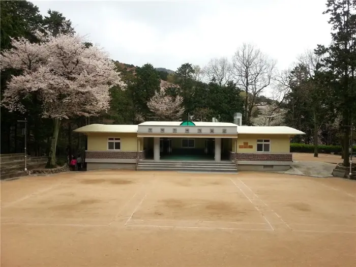 구덕민속예술관 · 문화시설