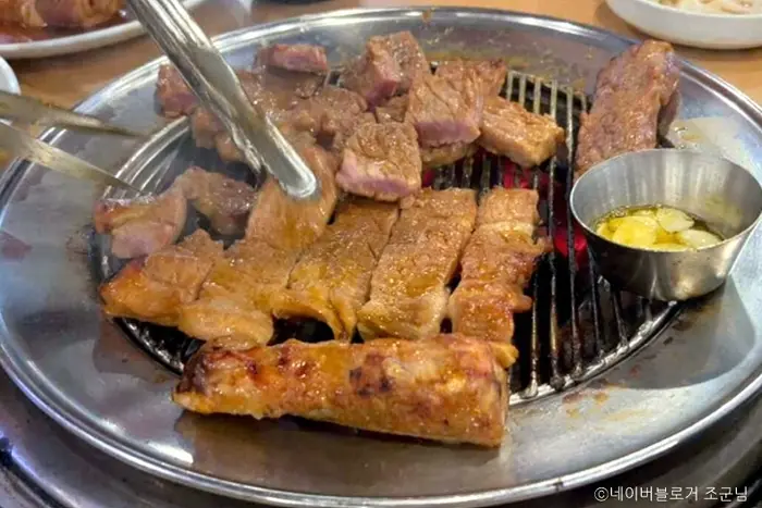 흥부골숯불돼지왕갈비 · 음식점