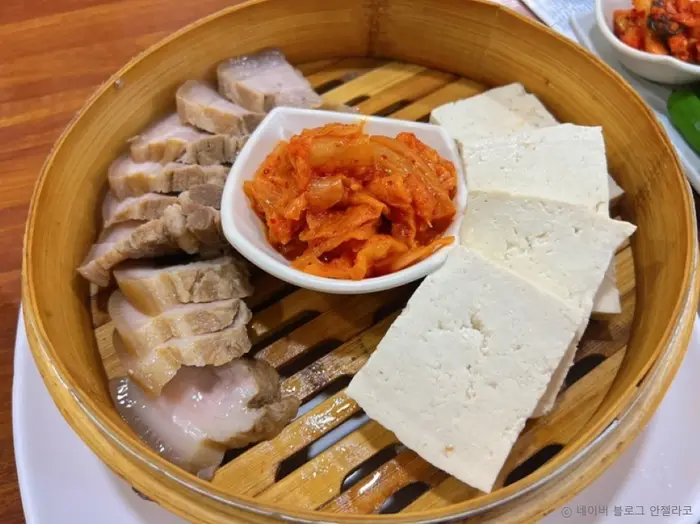 두부마을과돌솥밥일죽점 · 음식점
