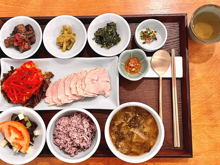 봄날의 정원 한식당 · 음식점