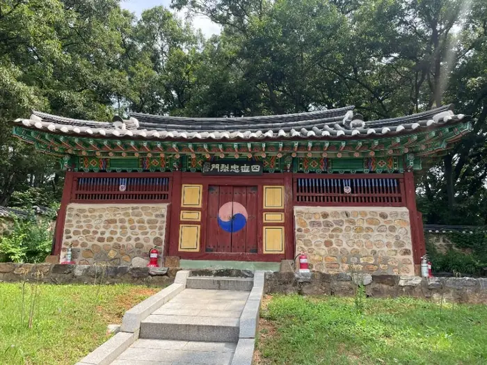 사세충렬문 · 관광지