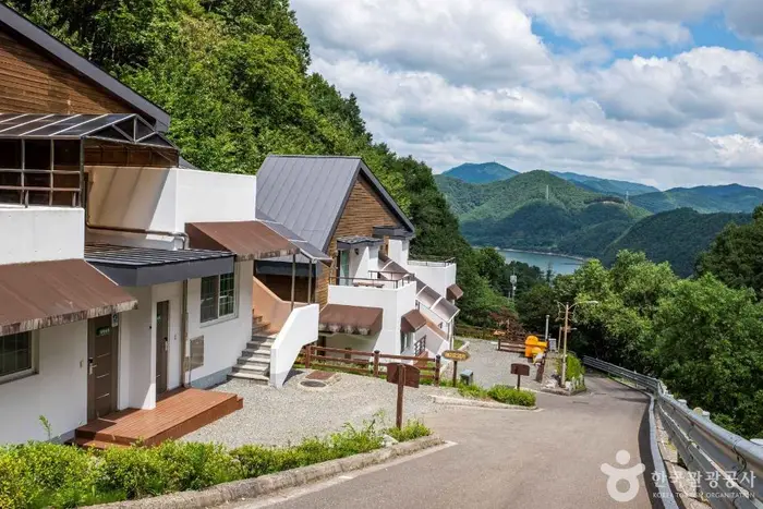 독용산성 자연휴양림 · 관광지