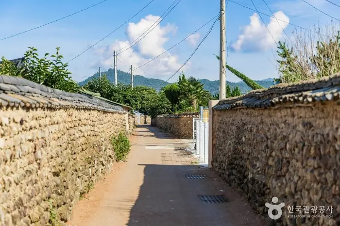 강진 병영마을 옛 담장 · 관광지