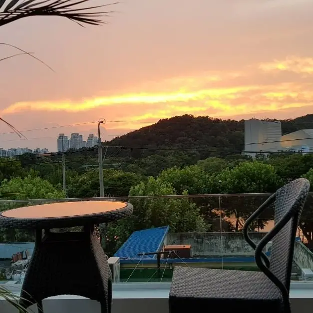 성당못빌 · 음식점