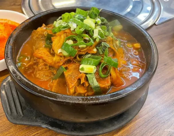 청년감자탕 송파 본점 · 음식점
