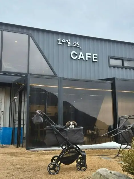 호수길133 · 음식점