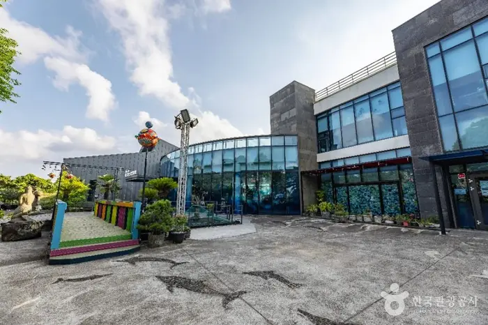 제주해양동물박물관 · 문화시설