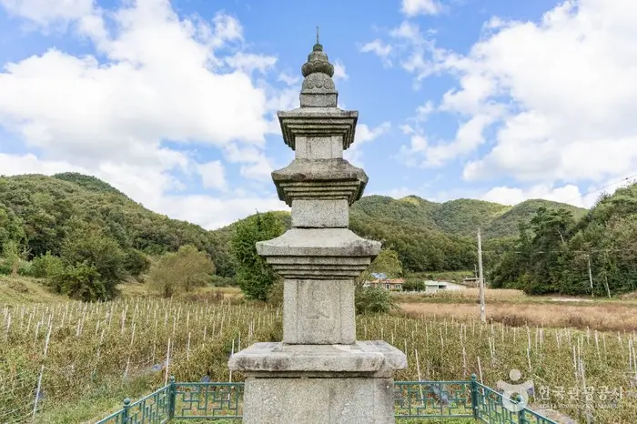 괴산 삼방리 삼층석탑 · 관광지