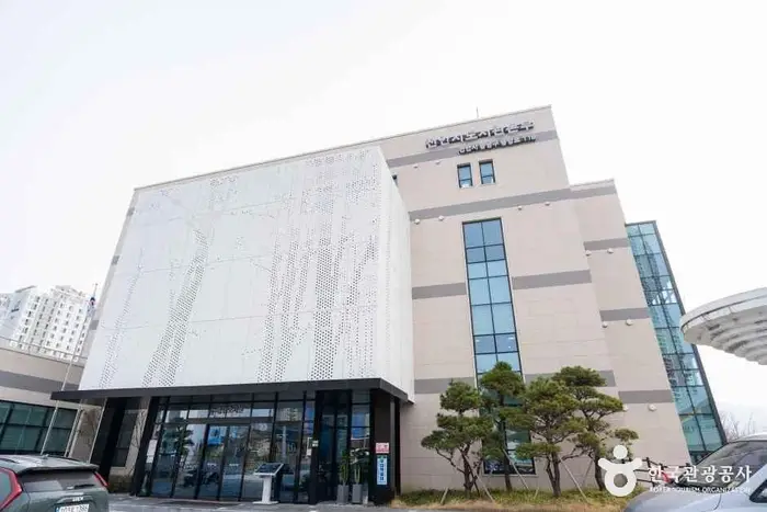 천안중앙도서관 · 문화시설