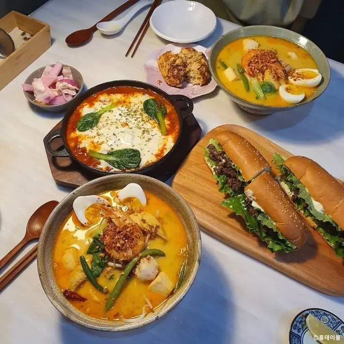 홍테이블 · 음식점