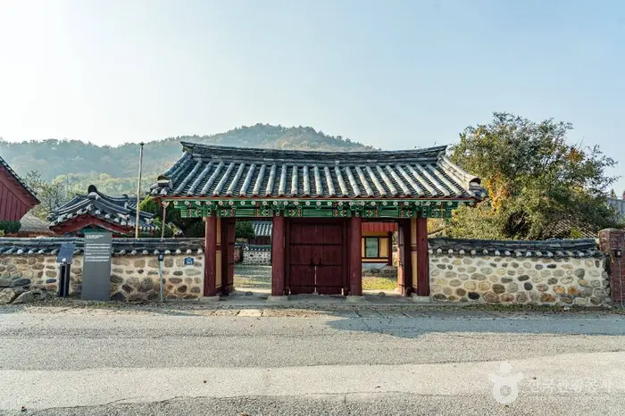 화순 정암 조광조선생 적려 유허비 · 관광지