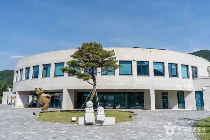 인제기적의도서관 · 문화시설
