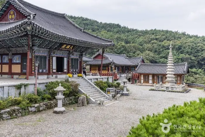 화방사(남해) · 관광지