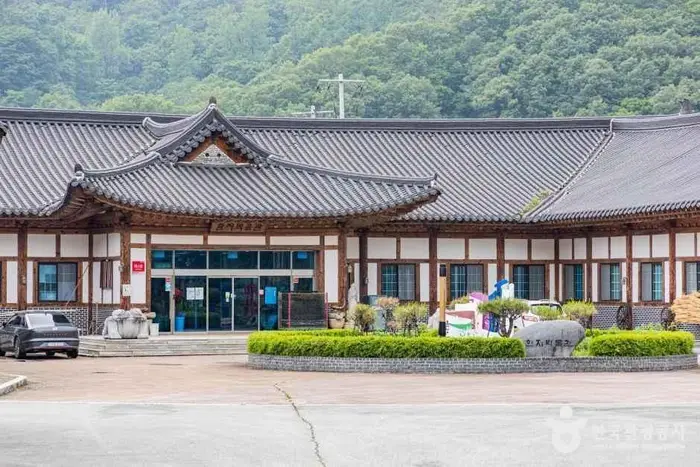 괴산 한지체험박물관 · 관광지