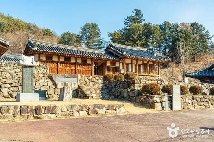 이항로선생 생가 · 관광지