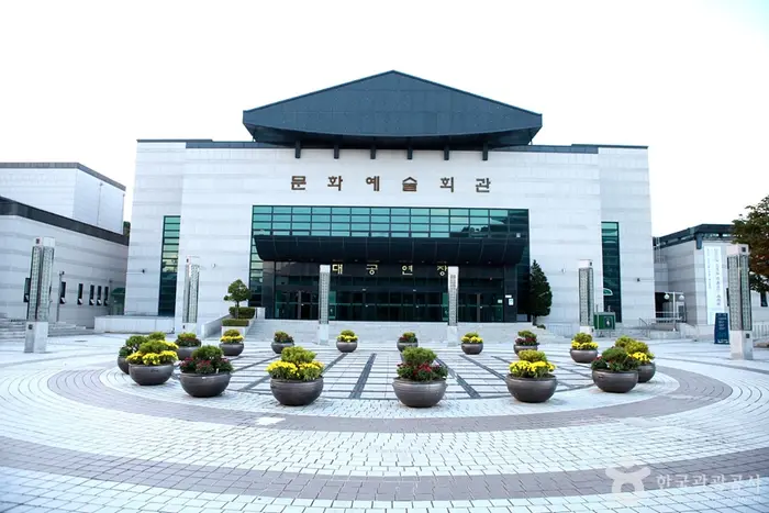 태백시 문화예술회관 · 문화시설