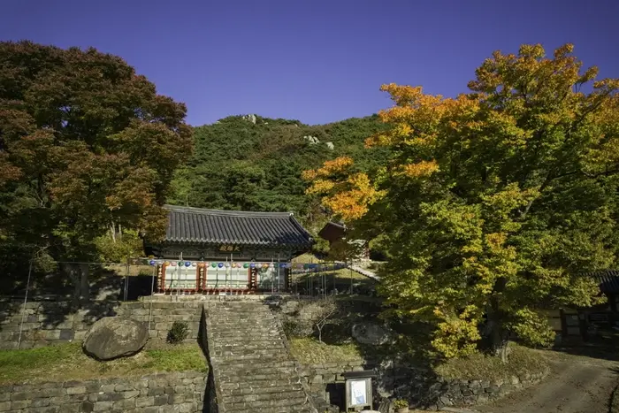 석련사(홍성) · 관광지