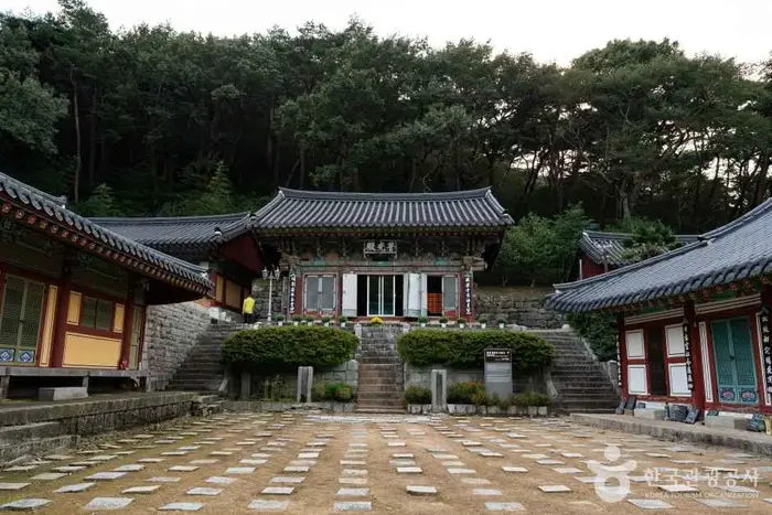 용화사(통영) · 관광지