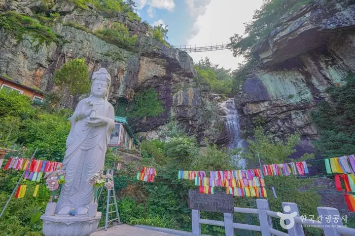 구절산 폭포암 · 관광지