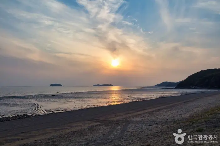 장봉도 옹암해변 · 관광지