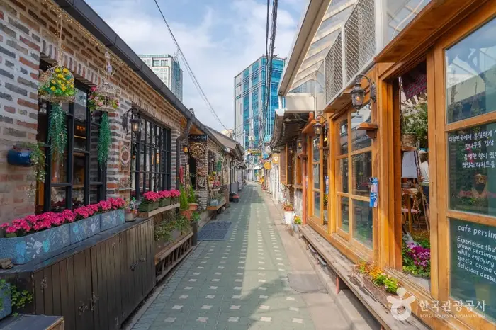 익선동 한옥거리 · 관광지