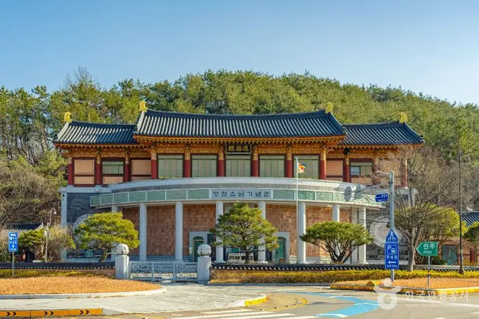 성철대종사생가 · 관광지