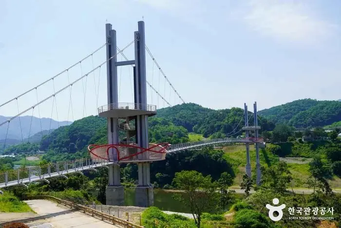 한탄강 베개용암 출렁다리 · 관광지